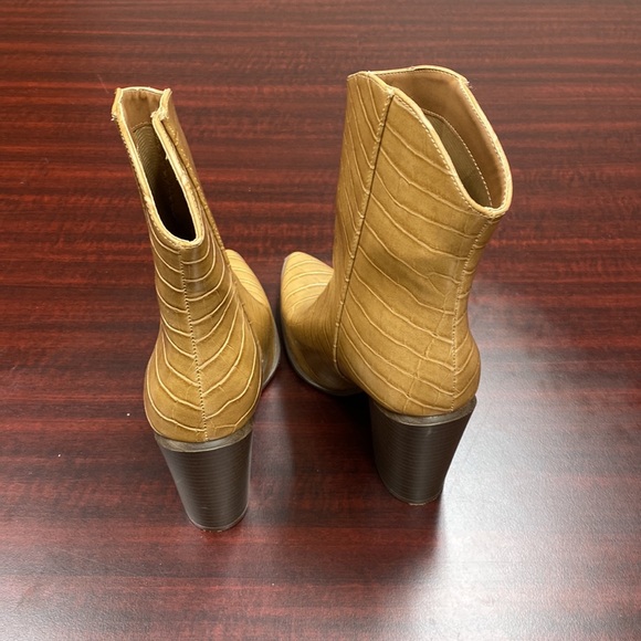 Tan Boots - Picture 3 of 4